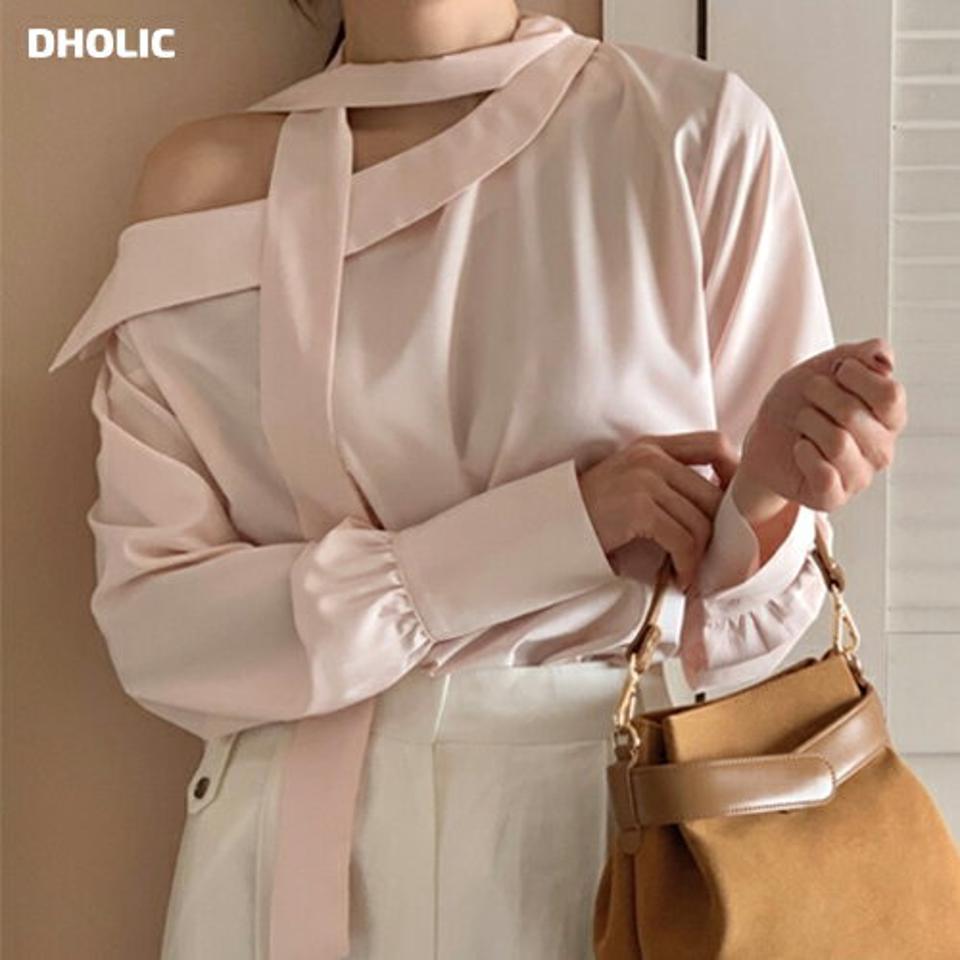 アンバランスネックリボンブラウス・p000985 レディース 【bl】トップス ブラウス 長袖 りぼん 肩出し 肌見せ アンバランス 露出 セクシー 大人 きれいめ 上品 ボウタイ ピンク 秋 冬 韓国ファッション MKT