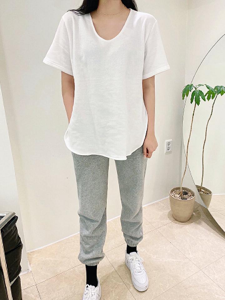裏起毛UネックアンバランスTシャツ・p000912 レディース 【tops】トップス Tシャツ 半袖 ハーフスリーブ Uネック アンバランス 単色 無地 シンプル ベーシック カジュアル ラフ 裏起毛 大人 白T 春 秋 韓国ファッション MKT