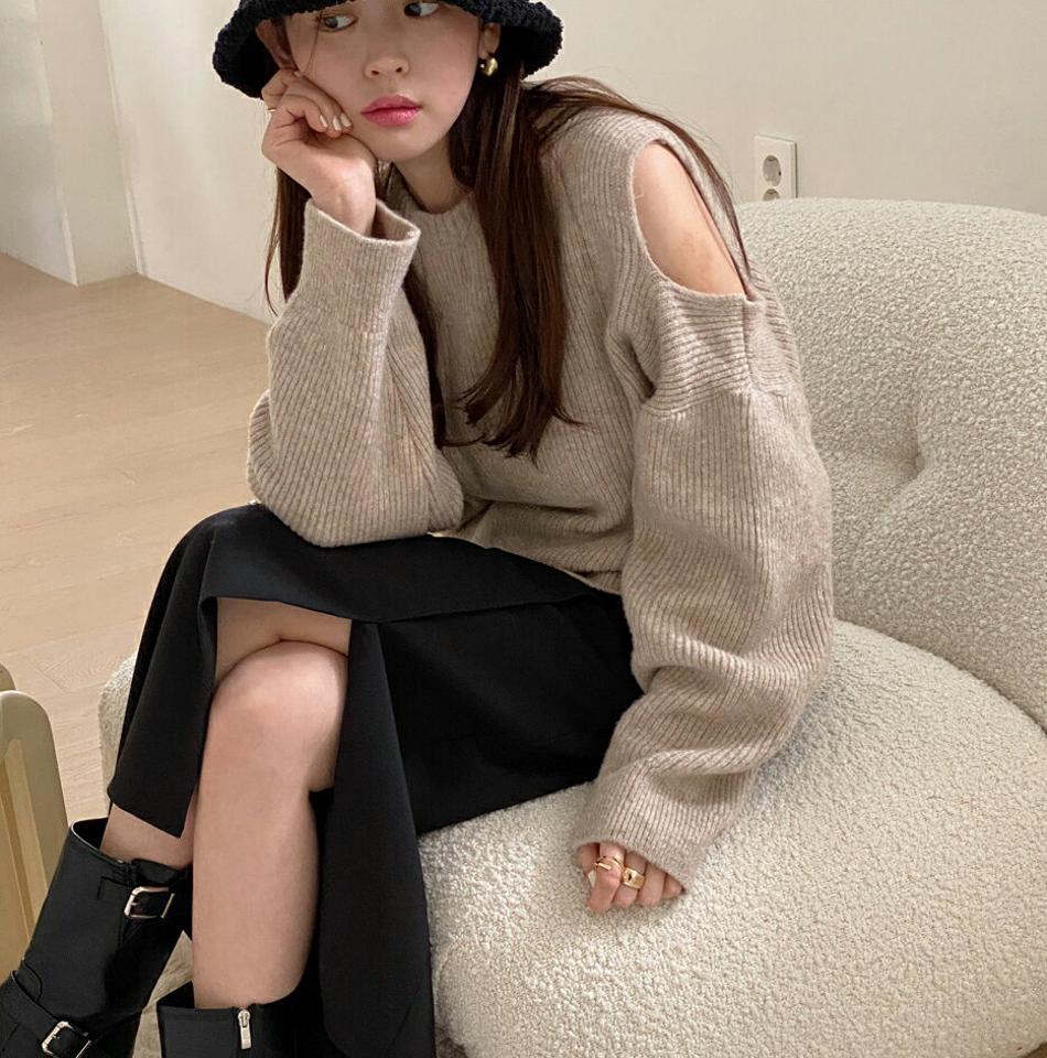 ショルダースリットルーズニット・t00228 レディース 【tops】トップス ニット 大人 長袖 ラウンドネック ドロップショルダー 肩スリット クロップド丈 ルーズ 単色 シンプル フェミニン カジュアル 秋 冬 韓国ファッション
