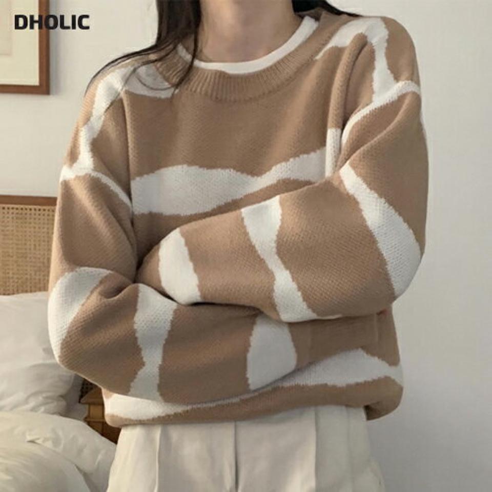 ウェーブボーダーニット・p001236 レディース 【tops】 韓国ファッション トップス ニット ラウンドネック 長袖 ドロップショルダー ロングスリーブ オーバーサイズ 体型カバー 大きいサイズ パターン 柄 ルーズ カジュアル 秋 冬 MKT