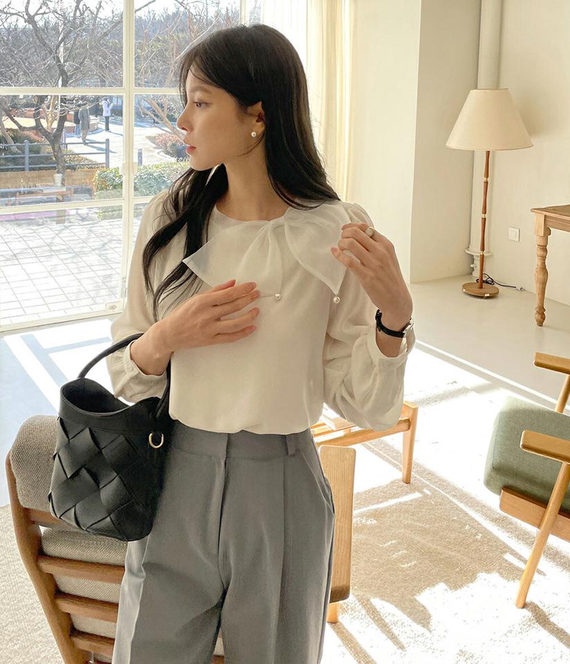 フェイクパールリボンパフブラウス・b00249 レディース 【bl】トップス ブラウス 長袖 ラウンドネック リボン パフ ギャザー フェイクパール スリット 大人 かわいい 可愛い 上品 きれいめ カジュアル フェミニン 秋 冬 韓国ファッション