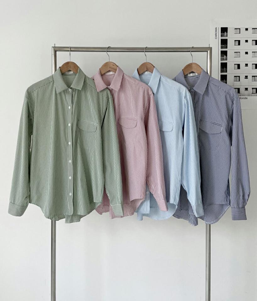 フラップピンストライプシャツ・p001124 レディース 【bl】シャツ トップス 長袖 柄 模様 ストライプ フラップ ピンストライプ 襟 えり ボタン ぼたん 秋 冬 カジュアル かわいい 可愛い 韓国ファッション MKT