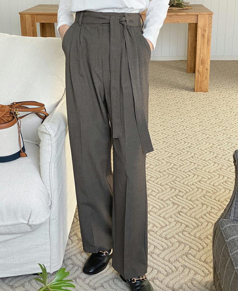 ストラップ付ワイドスラックス・t00479 レディース 【pt】ボトムス ロング ロングパンツ スラックスパンツ スラックス ストラップ付 ワイド ツータック 無地 シンプル 体型カバー フェミニン カジュアル 秋 冬 韓国ファッション