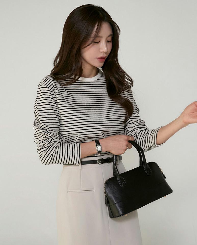 起毛ボーダー長袖Tシャツ・t00247 レディース 【tops】トップス Tシャツ 大人 長袖 ラウンドネック 配色 ボーダー 起毛 シンプル 大人 フェミニン カジュアル かわいい 可愛い 秋 冬 韓国ファッション