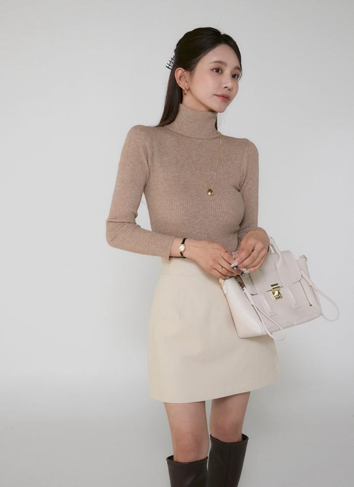 タートルリブニット・t00256 レディース 【tops】トップス ニット 大人 タートルネック 長袖 リブ スリム クロップド丈 大人 単色 無地 ベーシック シンプル フェミニン カジュアル かわいい 可愛い 秋 冬 韓国ファッション