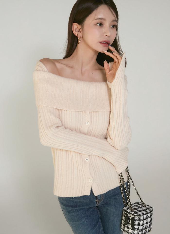 ボタンオフショルリブニット・t00257 レディース 【tops】トップス ニット 大人 オフショルダー 長袖 リブ スリム スリット 鎖骨 デコルテ 大人 シンプル フェミニン カジュアル かわいい 可愛い 秋 冬 韓国ファッション