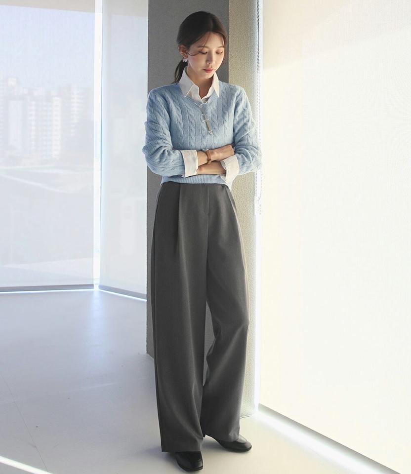 Vネッククロップドケーブルニット・t00497 レディース 【tops】トップス ニット 大人 Vネック 長袖 ケーブル編み リブヘム クロップド丈 大人 シンプル フェミニン カジュアル かわいい 可愛い 秋 冬 韓国ファッション