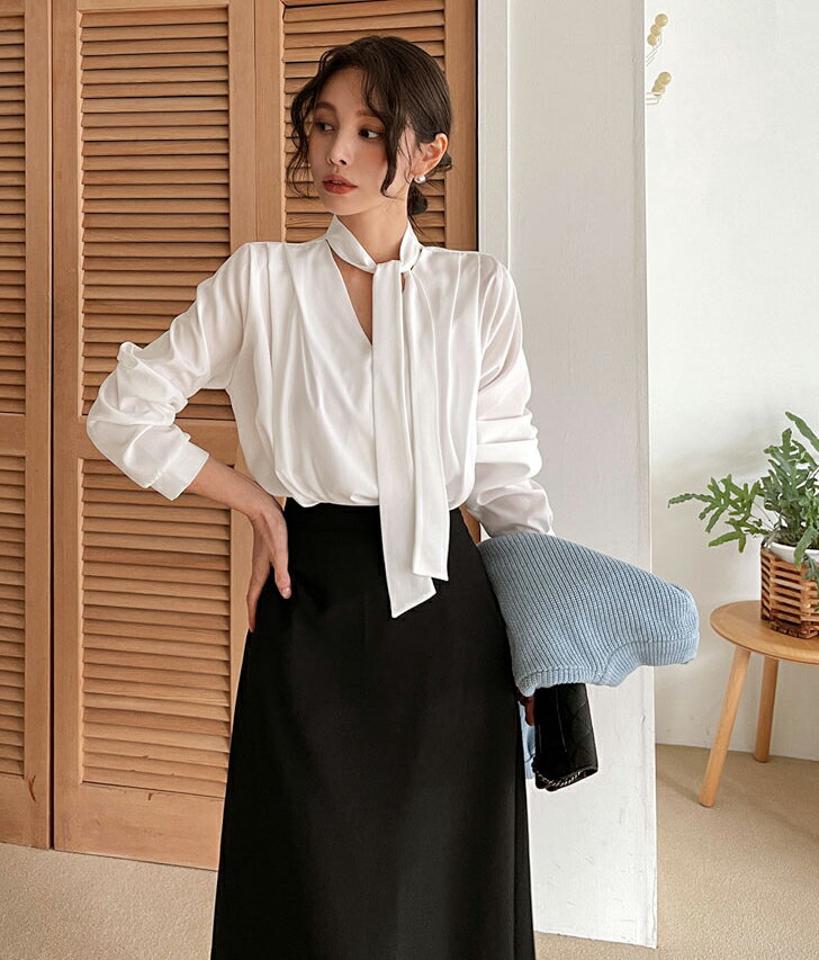 ネックリボンタックブラウス・t71695 レディース 【bl】トップス ブラウス Vネック 長袖 レース カシュクール フロントタック リボン 無地 単色 かわいい 可愛い 上品 大人 カジュアル フェミニン 秋 冬 春 韓国ファッション