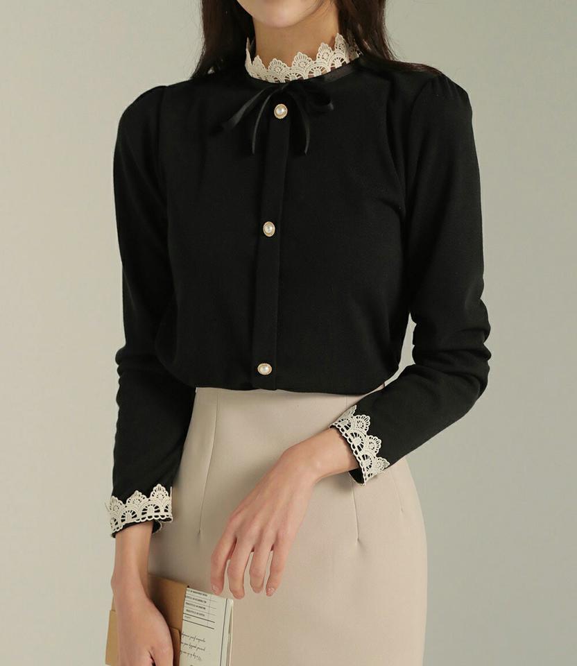レースリボンパール調ボタンTシャツ・t00118 レディース 【tops】トップス Tシャツ ラウンドネック 長袖 ショルダーギャザー リボン パール調 ボタン スリット レース 大人 シンプル 大人 フェミニン カジュアル 秋 冬 春 韓国ファッション