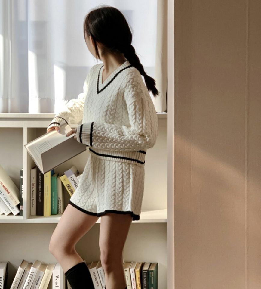 【送料無料】配色ケーブルニット&ショートパンツSET・p001354 レディース 【pt】セットアップ セット setup トップス ニット 長袖 柄 模様 配色 ライン ケーブル編み ケーブルニット Vネック 鎖骨 パンツ ショート丈 秋 冬 韓国ファッション MKT