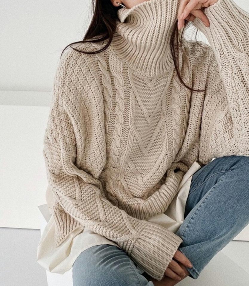 【マラソン特価】フレアへムタートルケーブルニット・p001303 レディース 【tops】トップス ニット 長袖 ドッキング レイヤード 配色 柄 模様 異素材 ケーブル編み ケーブルニット タートルネック 秋 冬 カジュアル 韓国ファッション MKT