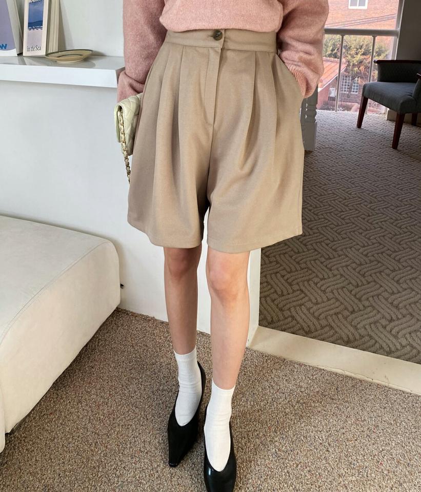 フロントツータックハーフパンツ・t71679 レディース 【pt】ボトムス ハーフ ハーフパンツ ハイウエスト ツータック ハーフ丈 ウエスト後ろゴム 無地 単色 シンプル フェミニン カジュアル 秋 冬 春 韓国ファッション