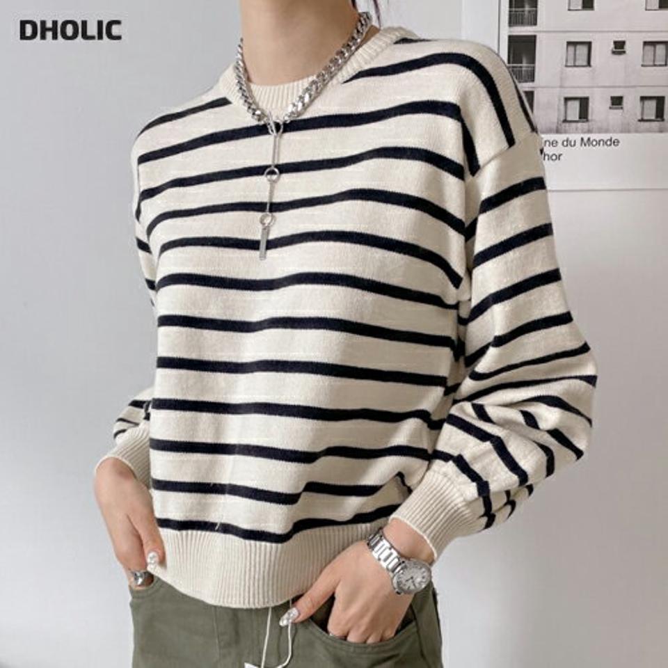 ボーダーバックボタンニット・p001435 レディース 【tops】 トップス ニット ラウンドネック 長袖 バルーンスリーブ ドロップショルダー ボーダー リブヘム バックボタン ナチュラルライン ユニーク お出かけ カジュアル 冬 韓国ファッション MKT