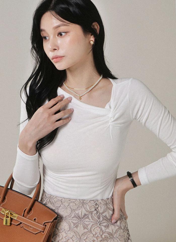 ダイアゴナルギャザーネックTシャツ・t00007 レディース 【tops】トップス Tシャツ ダイアゴナル ギャザーネック 長袖 スリム クロップド丈 大人 無地 単色 シンプル 可愛い かわいい 大人 フェミニン カジュアル 秋 冬 春 韓国ファッション