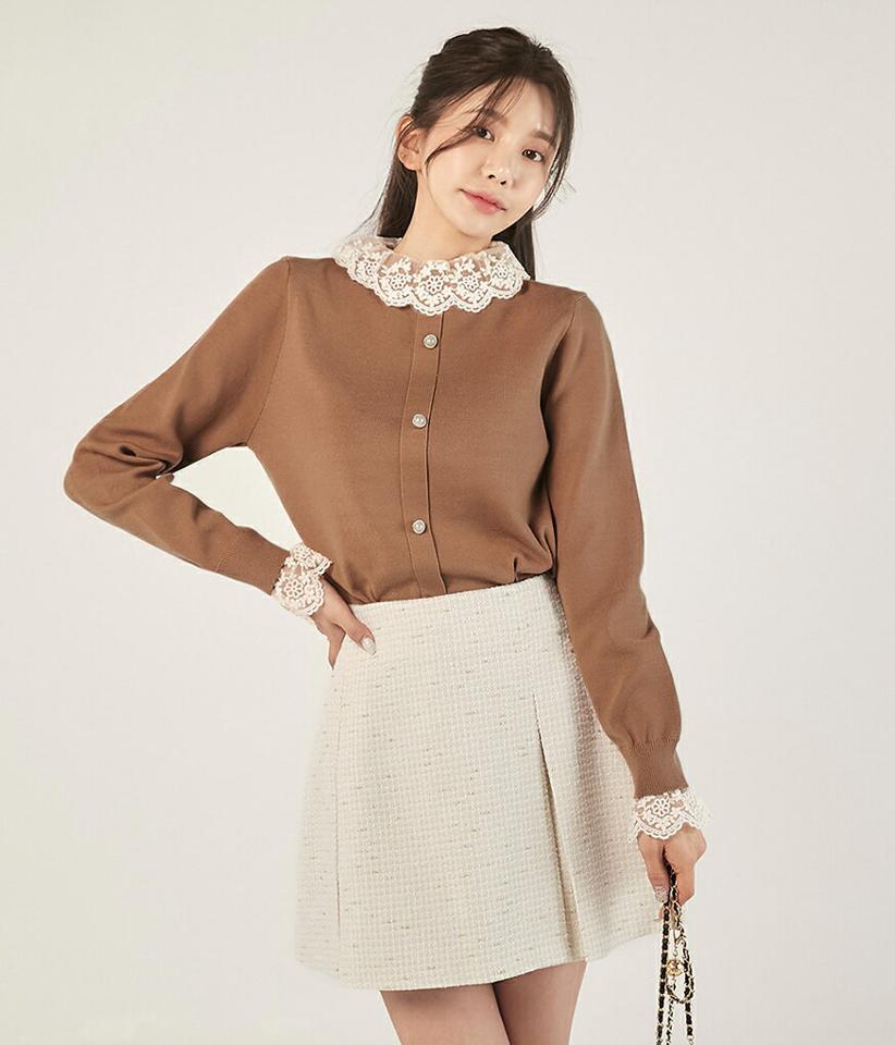 フェイクパール花柄レースニット・b00532 レディース 【tops】トップス ニット 大人 ハーフネック 長袖 リブヘム 花柄 レース クロップド丈 フェイクパール シンプル フェミニン カジュアル かわいい 可愛い 秋 冬 春 韓国ファッション