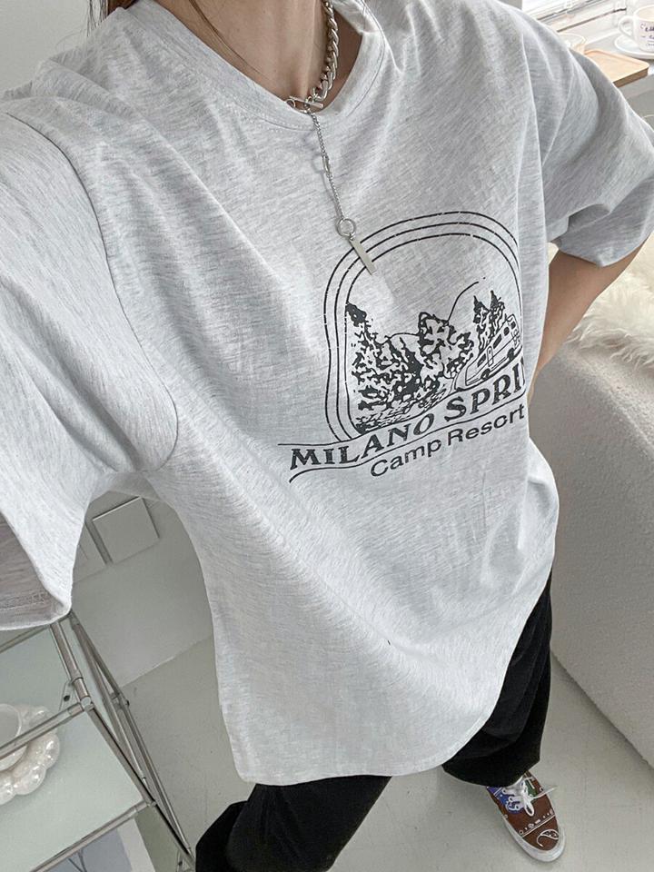 MILANOプリント半袖Tシャツ・p001439 レディース 【tops】トップス Tシャツ 半袖 柄 模様 プリント ロゴ 春 夏 カジュアル ラフ ドロップショルダー 体系カバー スリット 韓国ファッション MKT