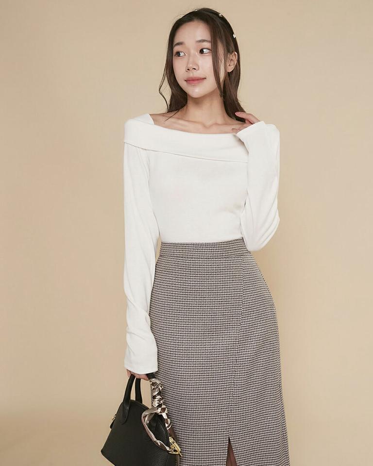 【新作10%OFF】アンバランスショルダー長袖Tシャツ・t00152 レディース 【tops】トップス Tシャツ スクエアネック 長袖 アンバランス スリム 無地 単色 シンプル デコルテ 鎖骨 可愛い かわいい 大人 フェミニン カジュアル 秋 冬 春 韓国ファッション SALE セール