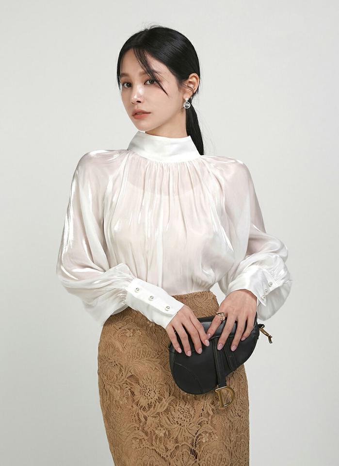 【新作10%OFF】パール調ボタンサテンブラウス・b00308 レディース 【bl】トップス ブラウス ハーフネック 長袖 ラグラン パフ サテン パール調 ボタン ギャザー シンプル かわいい 可愛い 上品 大人 カジュアル フェミニン 秋 冬 春 韓国ファッション SALE セール