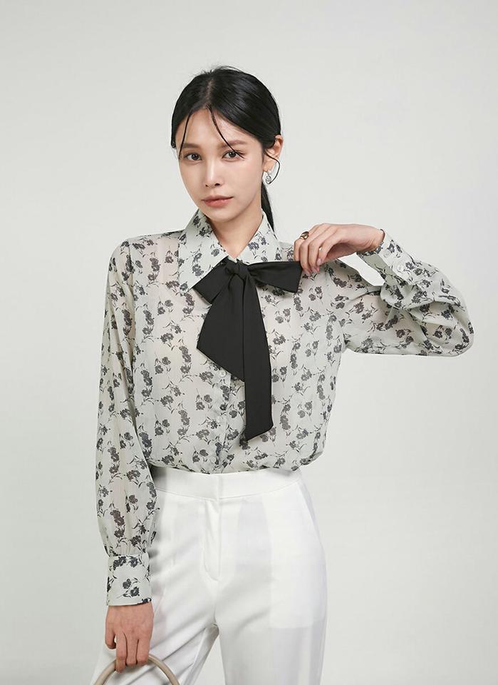 【新作10%OFF】ストラップ付花柄シアーブラウス・t00307 レディース 【bl】トップス ブラウス カラーネック 長袖 花柄 フラワー ショルダーギャザー ストラップ シンプル かわいい 可愛い 上品 大人 カジュアル フェミニン 秋 冬 春 韓国ファッション SALE セール
