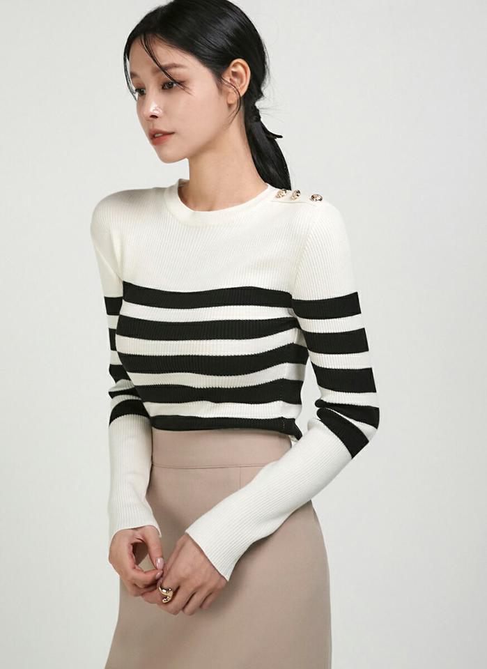 ゴールドボタンボーダーリブニット・b00296 レディース 【tops】トップス ニット ラウンドネック 長袖 ボーダー 配色 リブ スリム シンプル ボタン 大人 フェミニン カジュアル かわいい 可愛い 秋 冬 春 韓国ファッション