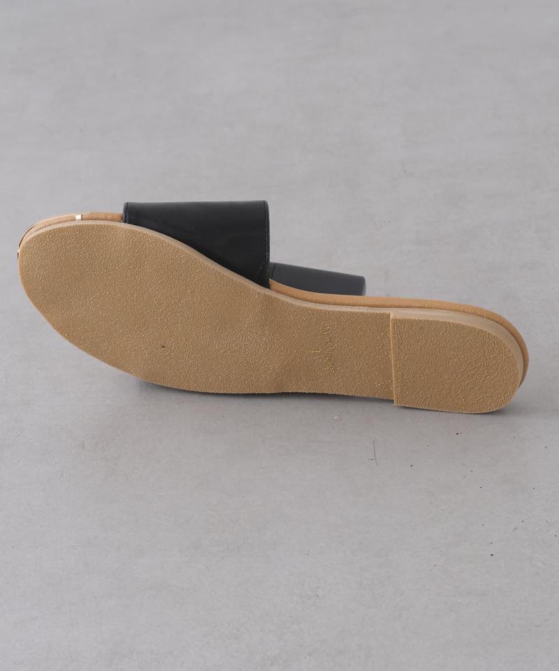 スクエアバックルフラットサンダル