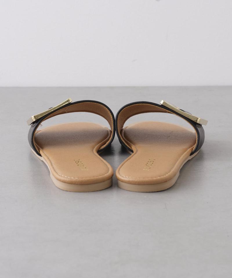 スクエアバックルフラットサンダル