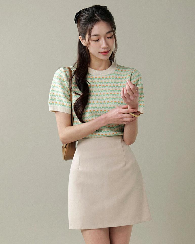 花柄リブヘム半袖ニット・t00106 レディース 【tops】トップス ニット スクエアネック 半袖 ソフトタッチ リブヘム 花柄 フラワー クロップド丈 シンプル 大人 フェミニン カジュアル かわいい 可愛い 秋 冬 春 韓国ファッション