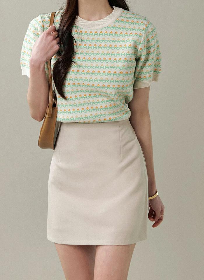 花柄リブヘム半袖ニット・t00106 レディース 【tops】トップス ニット スクエアネック 半袖 ソフトタッチ リブヘム 花柄 フラワー クロップド丈 シンプル 大人 フェミニン カジュアル かわいい 可愛い 秋 冬 春 韓国ファッション