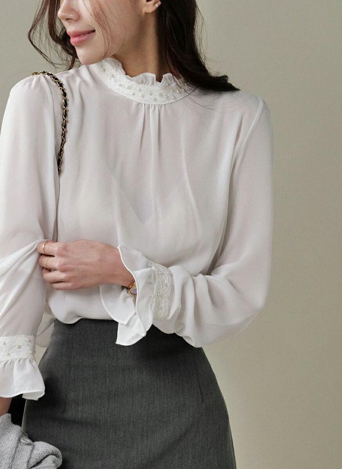 【マラソン特価】フェイクパールフリルブラウス・t00564 レディース 【bl】トップス ブラウス 長袖 フリル パフ フェイクパール プリーツ 単色 シンプル 大人 上品 かわいい 可愛い カジュアル フェミニン 秋 冬 春 韓国ファッション セール