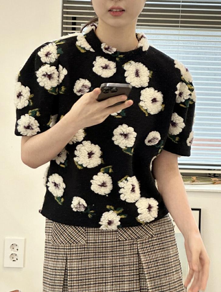 ウール混ボアフラワーTシャツ・p001788 レディース 【tops】トップス 半袖 柄 模様 ユニーク 花柄 フラワー ウール混 ボア パフ袖 パフスリーブ かわいい 可愛い キュート 春 夏 ガーリー 秋 韓国ファッション MKT