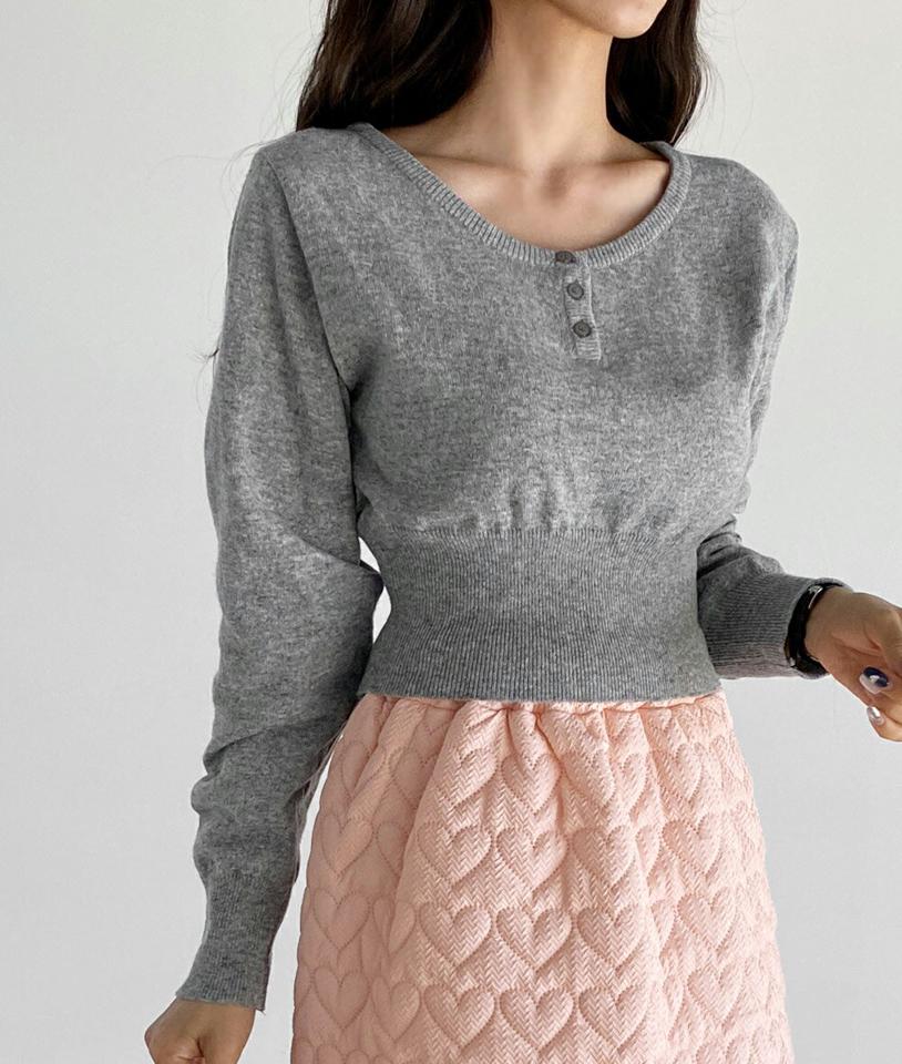 ヘンリーネック長袖ニット・t71751 レディース 【tops】トップス ニット ラウンドネック 長袖 ワイドリブヘム メランジカラー ボタン クロップド丈 無地 単色 シンプル 大人 フェミニン カジュアル かわいい 可愛い 秋 冬 春 韓国ファッション