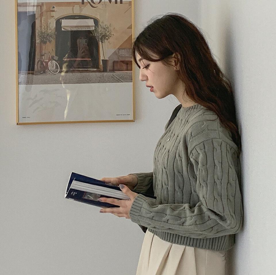 クロップド長袖ケーブルニット・p002012 レディース 【tops】トップス ニット 長袖 単色 柄 無地 シンプル ベーシック ケーブルニット ケーブル編み クロップド丈 秋 冬 カジュアル ラフ かわいい 可愛い 端正 韓国ファッション MKT