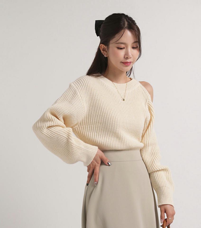 アシメオープンショルダーニット・t00612 レディース 【tops】トップス ニット ラウンドネック 長袖 オープンショルダー ルーズ アシメ クロップド丈 シンプル 大人 フェミニン カジュアル かわいい 可愛い 秋 冬 春 韓国ファッション