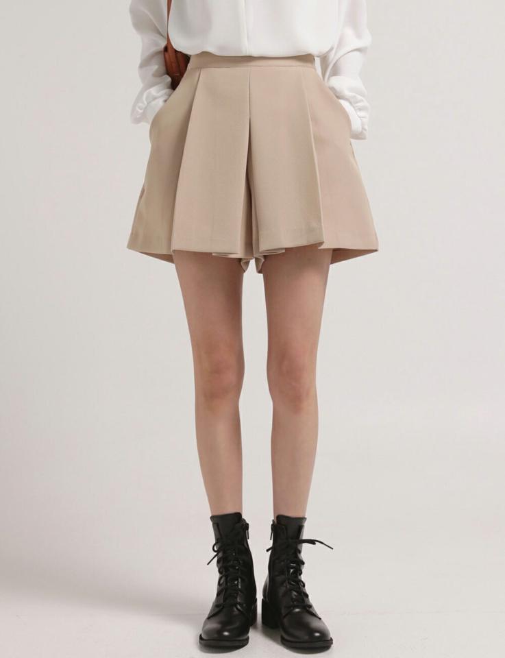 タックショートパンツ・t00628 レディース 【pt】ボトムス ショート ショートパンツ ワンタック ハイウエスト ウエスト後ろゴム ショート丈 無地 単色 シンプル フェミニン カジュアル 可愛い かわいい 秋 冬 春 韓国ファッション