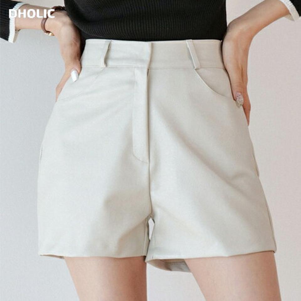 レザー調ホックショートパンツ・t00217 レディース 【pt】ボトムス ショート ショートパンツ レザー調 ホック ベルトループ ハイウエスト ショート丈 無地 単色 シンプル フェミニン カジュアル 秋 冬 春 韓国ファッション
