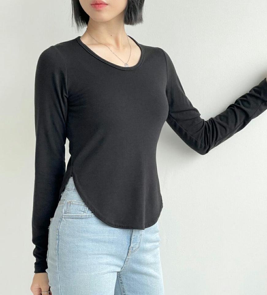 UネックラウンドヘムTシャツ・p001751 レディース 【tops】トップス Tシャツ 長袖 単色 無地 シンプル ベーシック Uネック 鎖骨 デコルテ タイト 細身 スリム 秋 冬 カジュアル ラフ 韓国ファッション MKT