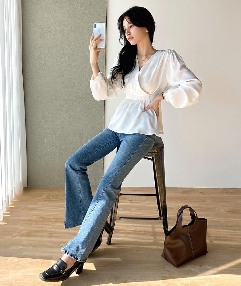 カシュクールペプラムリボンブラウス・t00227 レディース 【bl】トップス ブラウス Vネック 長袖 カシュクール ペプラム リボン ギャザー パフ シンプル かわいい 可愛い カジュアル フェミニン 秋 冬 春 韓国ファッション