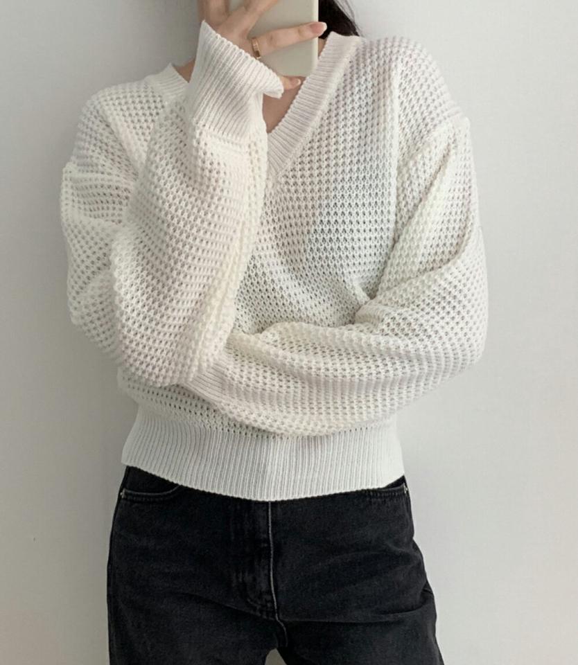 Vネックワッフルニット・p002258 レディース 【tops】トップス ニット 長袖 柄 模様 ワッフル 単色 Vネック 鎖骨 デコルテ 透け感 シアー シースルー 秋 冬 カジュアル ラフ かわいい ドロップショルダー ルーズ 韓国ファッション MKT