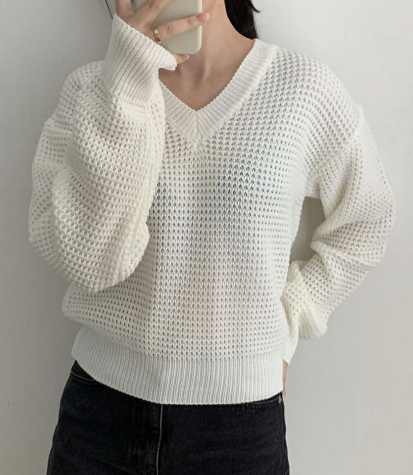 Vネックワッフルニット・p002258 レディース 【tops】トップス ニット 長袖 柄 模様 ワッフル 単色 Vネック 鎖骨 デコルテ 透け感 シアー シースルー 秋 冬 カジュアル ラフ かわいい ドロップショルダー ルーズ 韓国ファッション MKT