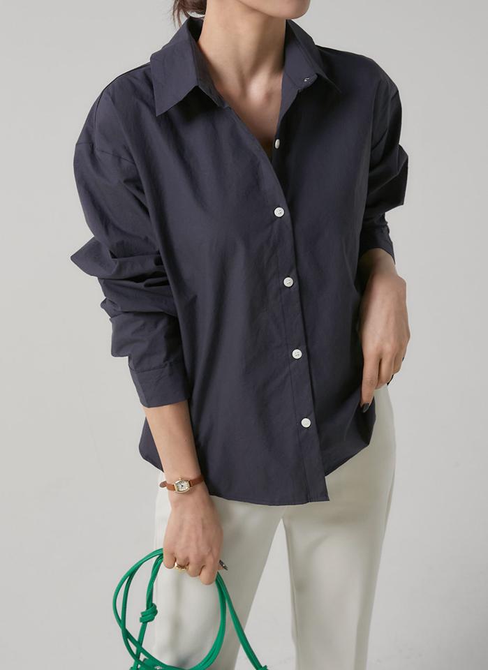 バックスリットコットンシャツ・t00389 レディース 【bl】トップス シャツ カラーネック 長袖 ドロップショルダー スリット コットン 綿 無地 単色 ベーシック シンプル かわいい 可愛い カジュアル フェミニン 秋 冬 春 韓国ファッション