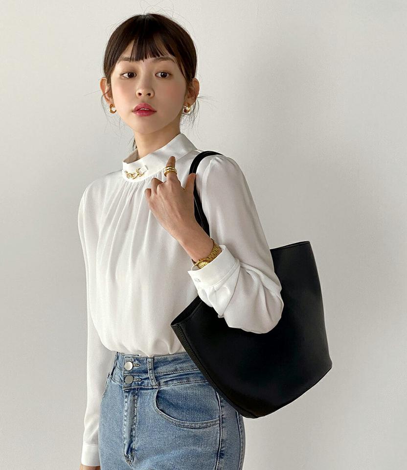 ビットハーフネックブラウス・t00339 レディース 【bl】トップス ブラウス ハーフネック 長袖 スリット タック 肩ギャザー ビット金具 無地 単色 シンプル 大人 かわいい 可愛い カジュアル フェミニン 秋 冬 春 韓国ファッション