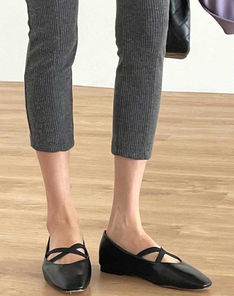 リブクロップドレギンス・t71793 レディース 【pt】ボトムス レギンス パンツ ウエストゴム リブ スリム クロップド丈 細身 タイト 単色 シンプル フェミニン カジュアル 楽ちん 秋 冬 春 韓国ファッション