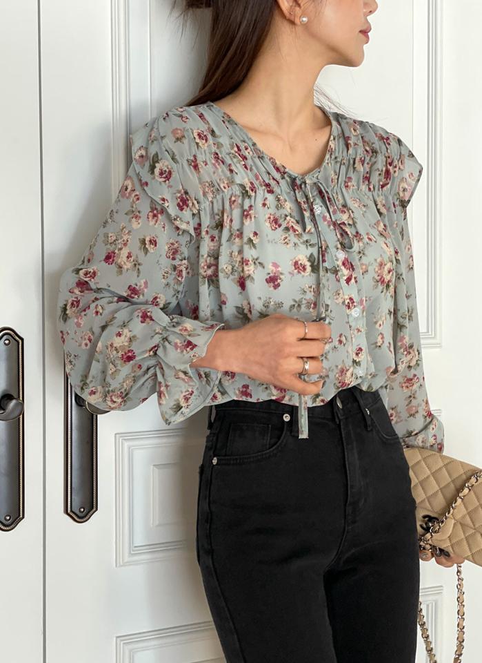 花柄シャーリングリボンブラウス・t71779 レディース 【bl】トップス ブラウス スリットネック 長袖 花柄 フラワー フローラル パフ リボン ショルダーフリル シャーリング かわいい 可愛い カジュアル フェミニン 秋 冬 春 韓国ファッション