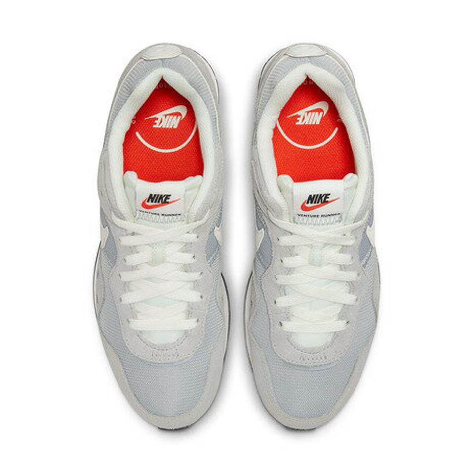ナイキ（NIKE）（レディース）スニーカー スポーツシューズ ウィメンズ ベンチャー ランナー グレー CK2948-008 快適 タウン 普段履き 学生 登校 通勤 紐靴