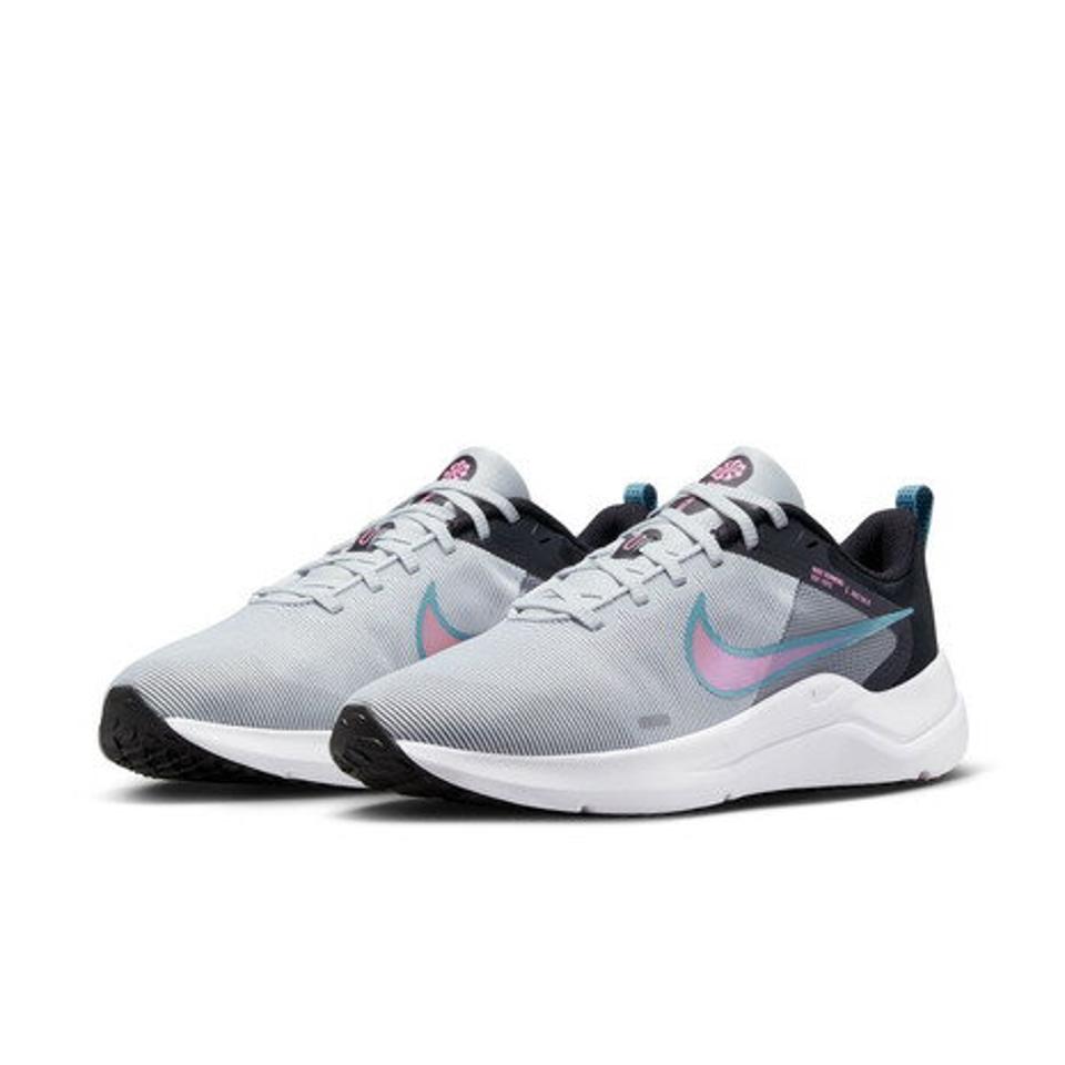 ナイキ（NIKE）（レディース）ランニングシューズ ダウンシフター 12 グレー ピンク DD9294-006 スニーカー ジョキング トレーニング 軽量 通気性 部活