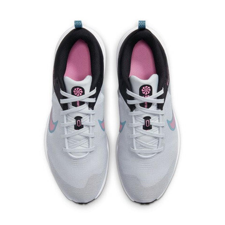 ナイキ（NIKE）（レディース）ランニングシューズ ダウンシフター 12 グレー ピンク DD9294-006 スニーカー ジョキング トレーニング 軽量 通気性 部活