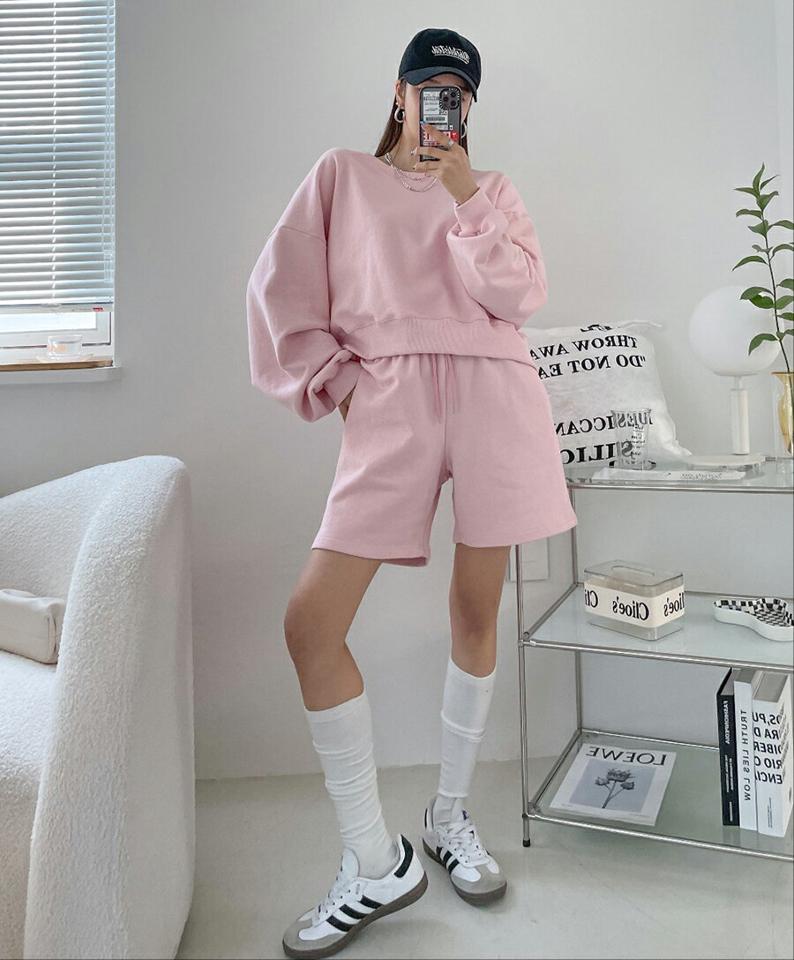 クロップドスウェット&ハーフパンツSET・p002482 レディース 【pt】セットアップ セット setup トップス スウェット トレーナー 長袖 単色 無地 シンプル ベーシック ドロップショルダー パンツ ハーフ丈 秋 冬 カジュアル 韓国ファッション MKT