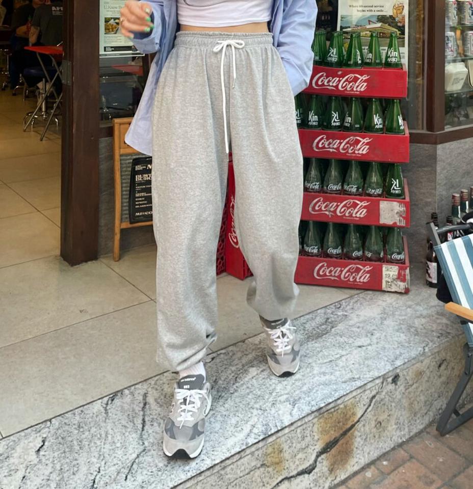 ストリングスウェットジョガーパンツ・p001808 レディース 【pt】パンツ ロング丈 単色 無地 シンプル ベーシック ジョガーパンツ 単色 無地 シンプル ベーシック ストリング 秋 冬 カジュアル ラフ ゆったり 楽ちん 韓国ファッション MKT