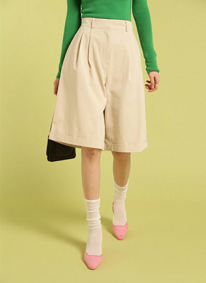 タックロールアップハーフパンツ・t71847 レディース 【pt】ボトムス ショート ショートパンツ ワイド ツータック ハイウエスト コットン 綿 ハーフ丈 無地 単色 シンプル フェミニン カジュアル 可愛い かわいい 秋 冬 春 韓国ファッション