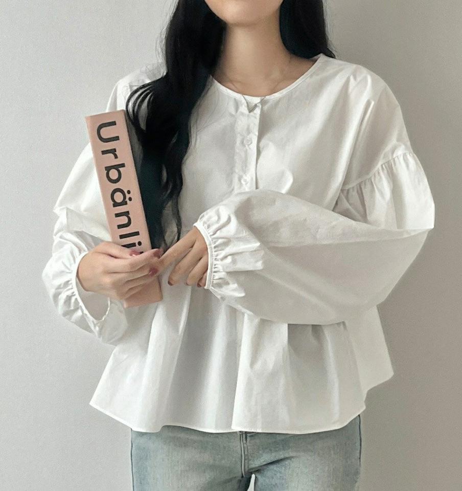 ラウンドネックペプラムブラウス・p002671 レディース 【bl】 韓国ファッション トップス ブラウス ラウンドネック 長袖 バルーンスリーブ 切替 セミクロップド ペプラム フレアヘム コットン 綿100 無地 お出かけ 大人カジュアル カジュアル MKT